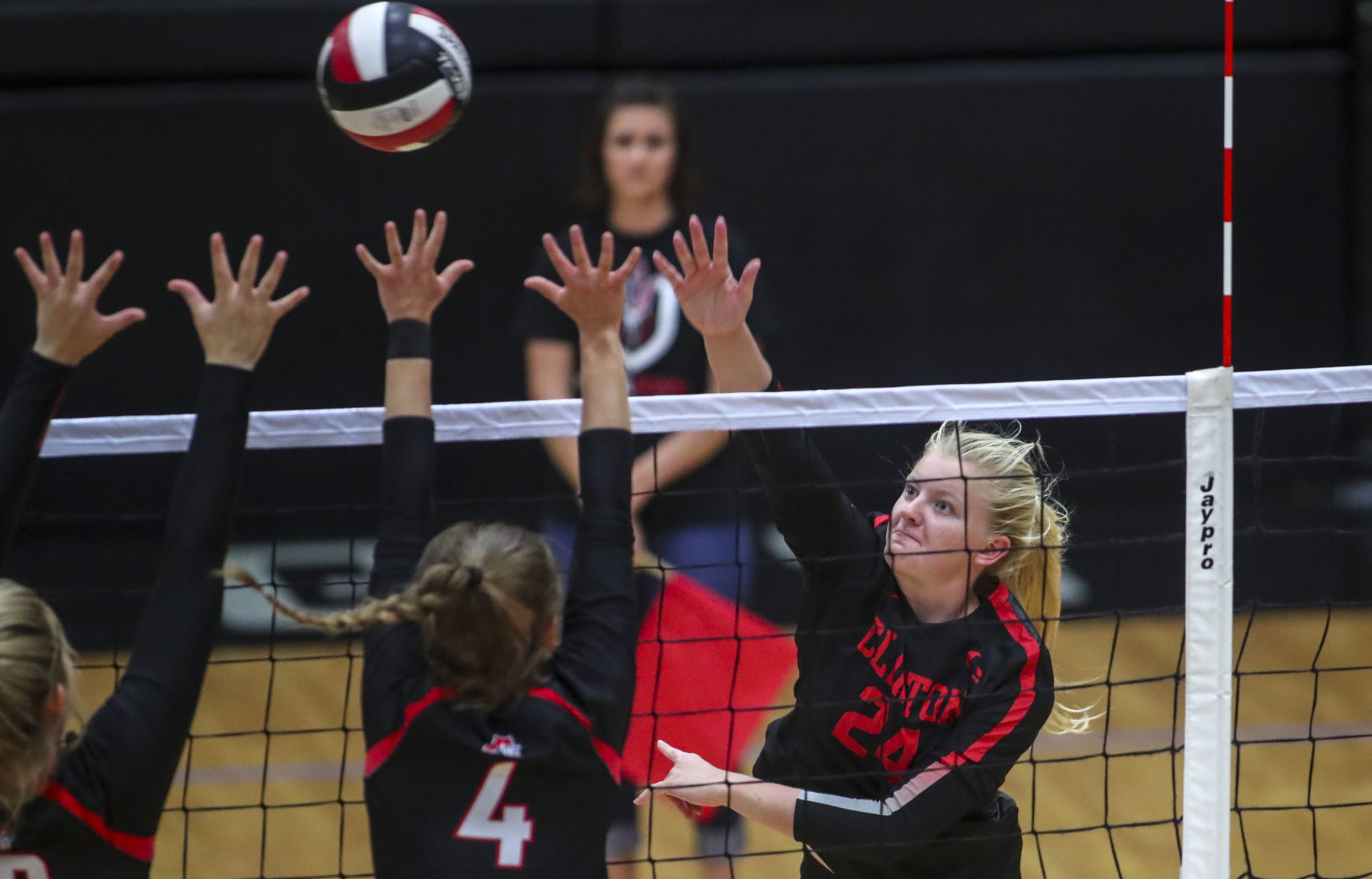 091118-MAC-volleyball-015